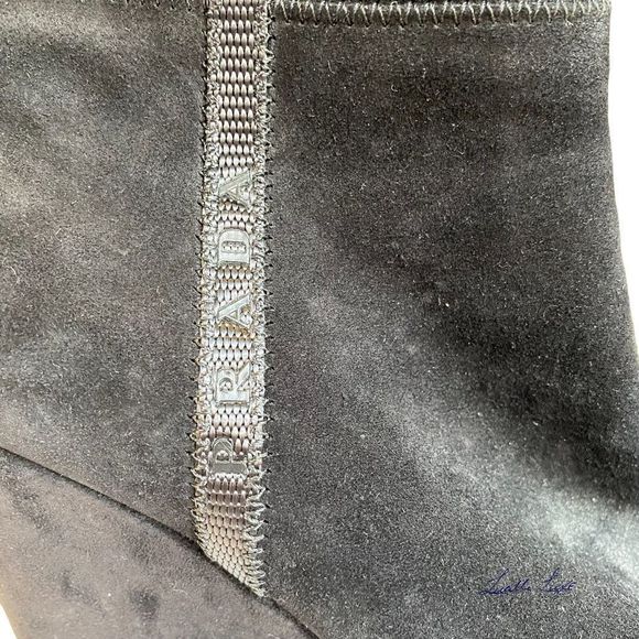 Dark Knight: Prada suede ankle boots. Made in Italy - Picture 5 of 15